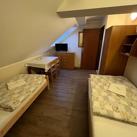 Penzion Pod Zámkem Průhonice Esterno foto