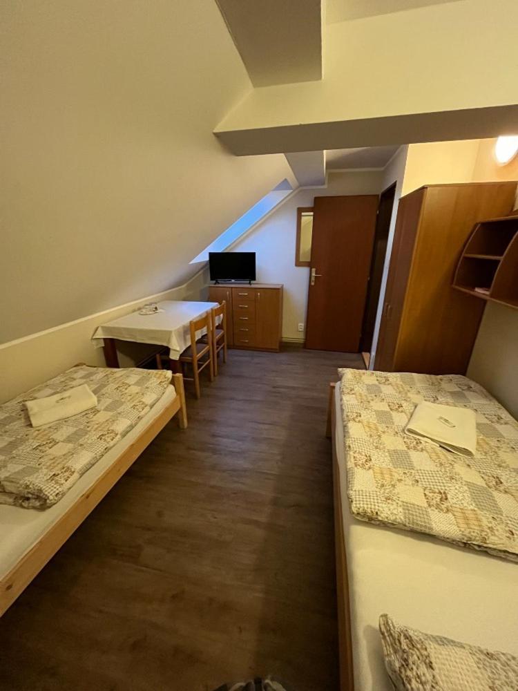 Penzion Pod Zámkem Průhonice Esterno foto