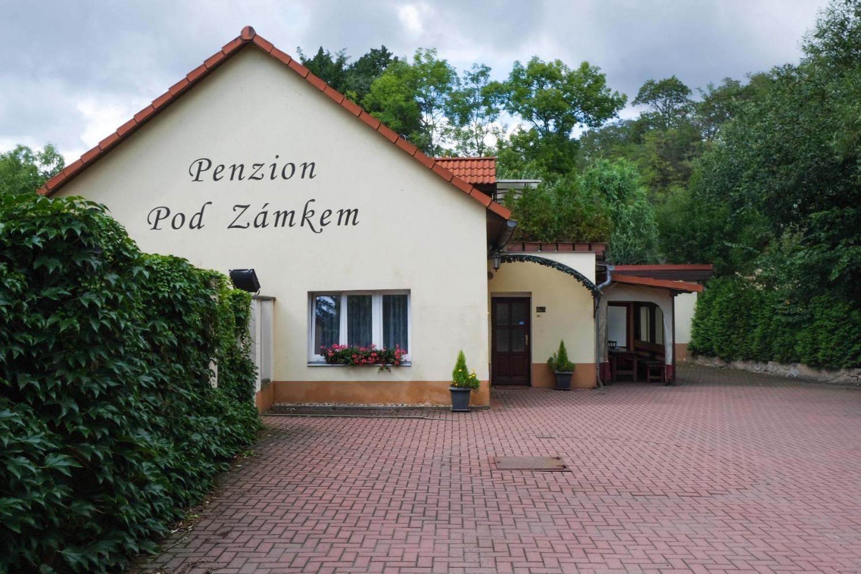 Penzion Pod Zámkem Průhonice Esterno foto